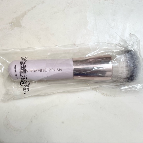 Doll 10 Skin Buffing Brush Makeup Foundation - Picture 2 of 2